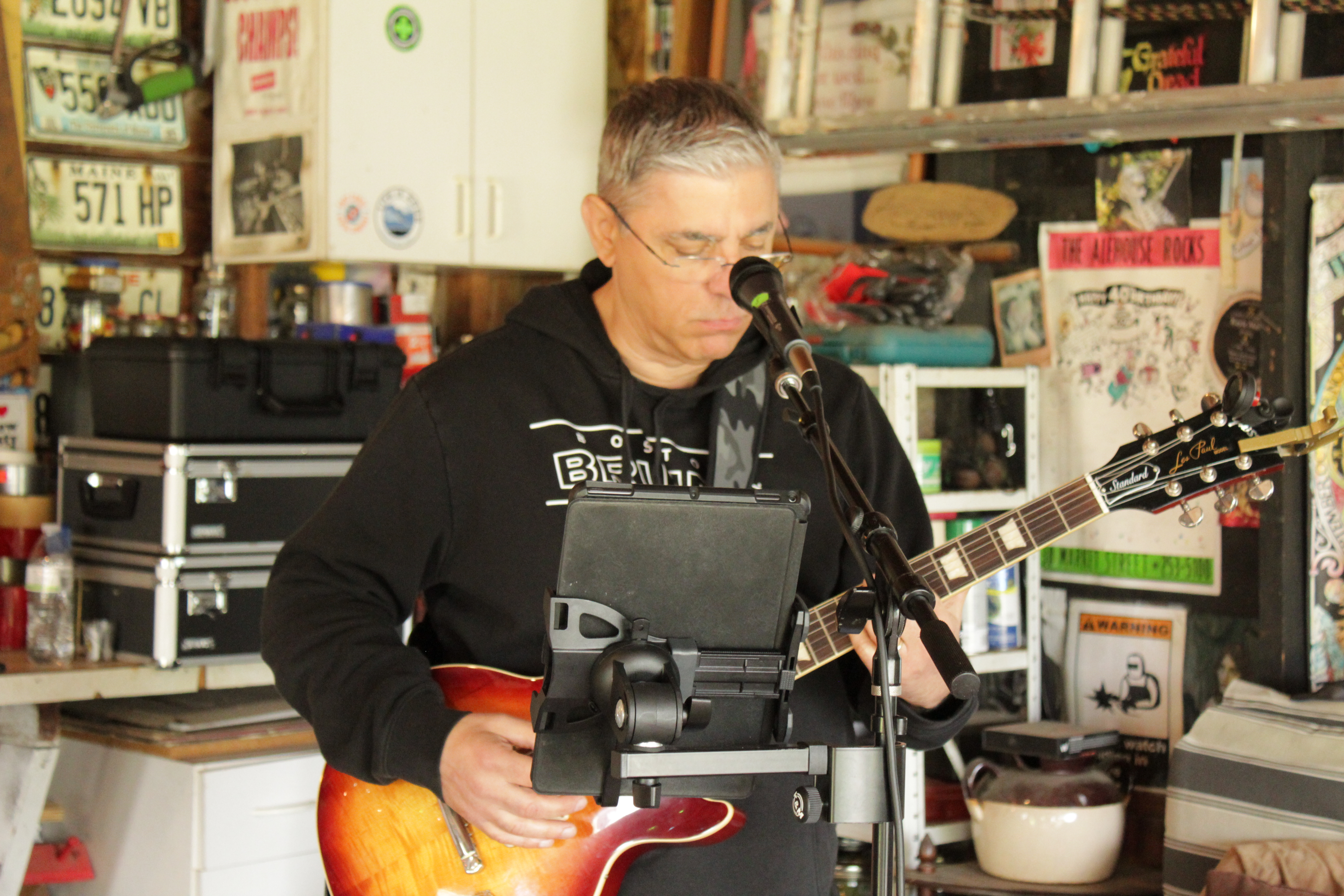 Mike 'Siz' Sizenky - Guitars / Backing Vocals / Social Commentary